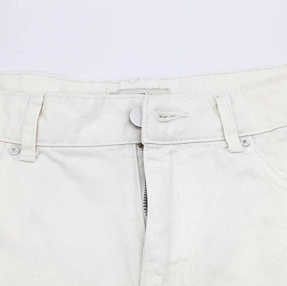 boyfriend Shorts Forever 21 white short size 31